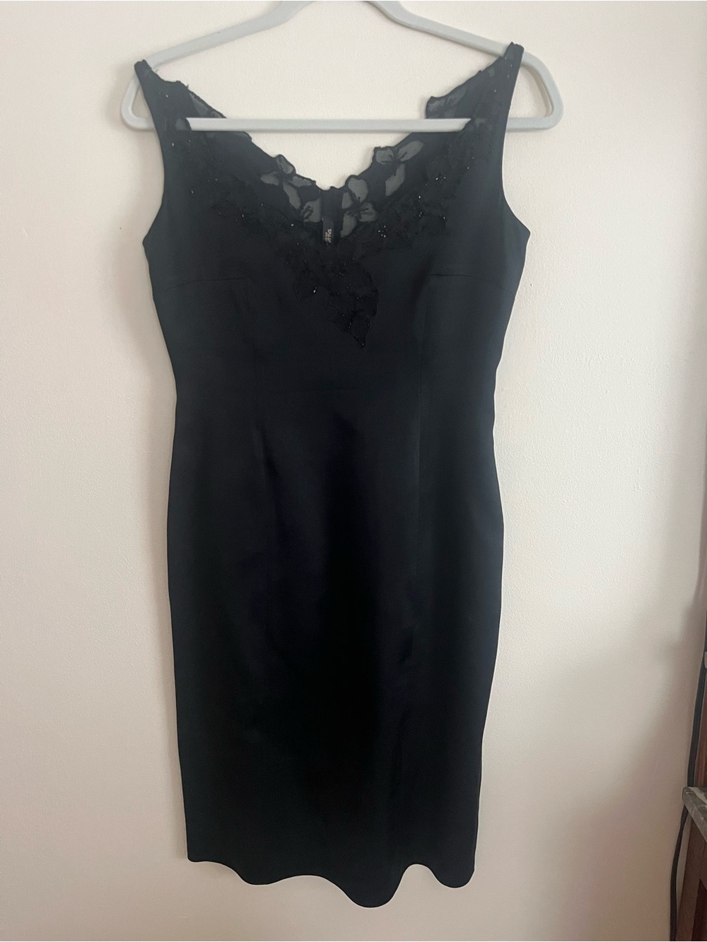 Tahari Classic Black Cocktail Dress with Lace Appliqué satin size 4P